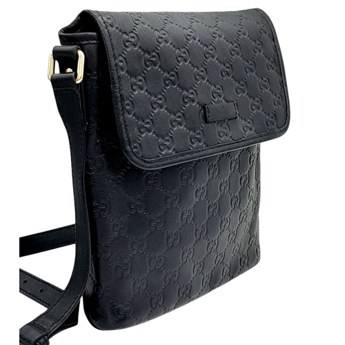 188 - A Gucci Black GG Messenger Guccissima Leather Crossbody Bag. Black Guccissima-embossed leather exter... 