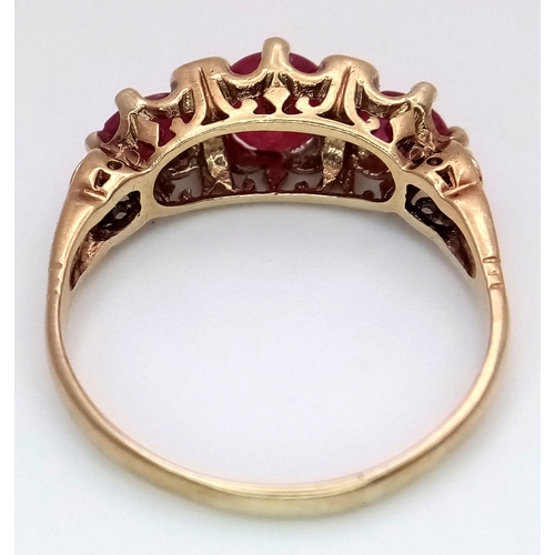 309 - A 9K YELLOW GOLD DIAMOND AND RUBY RING. 3.3G TOTAL WEIGHT. SIZE S. Ref: SC 2006