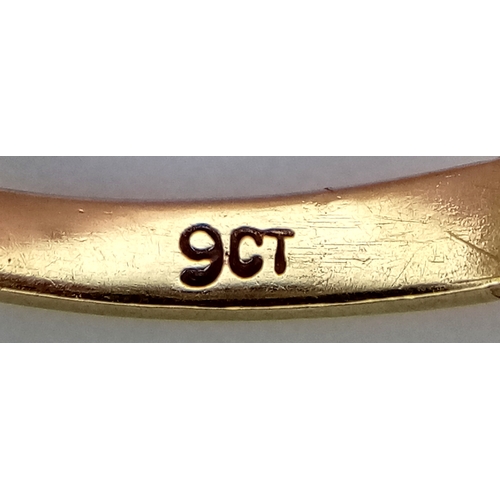 309 - A 9K YELLOW GOLD DIAMOND AND RUBY RING. 3.3G TOTAL WEIGHT. SIZE S. Ref: SC 2006