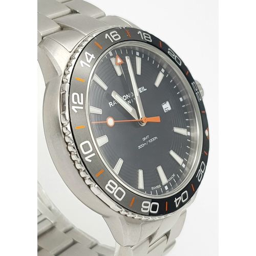 45 - A Raymond Weil GMT Quartz Gents Watch. Model 8280. Stainless steel bracelet and case - 42mm. Black d... 
