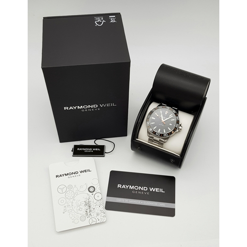 45 - A Raymond Weil GMT Quartz Gents Watch. Model 8280. Stainless steel bracelet and case - 42mm. Black d... 