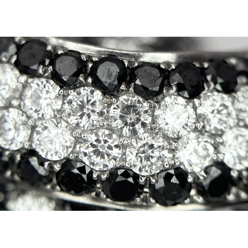 11 - AN 18K WHITE GOLD WHITE & BLACK DIAMOND FANCY CROSSOVER RING. 3.60CT , 14.4G TOTAL WEIGHT , SIZE I. ... 