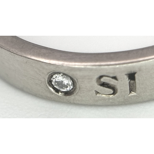 18 - AN 18K WHITE GOLD DIAMOND SET RING 