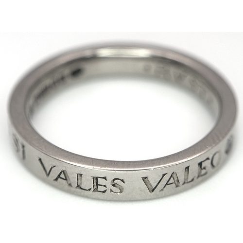18 - AN 18K WHITE GOLD DIAMOND SET RING 