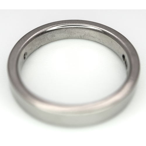 18 - AN 18K WHITE GOLD DIAMOND SET RING 