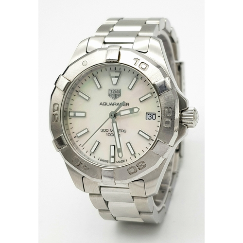 183 - A Tag Heuer Aquaracer, 300 Meters Quartz Ladies Watch. Stainless steel bracelet and case - 34mm. Mot... 