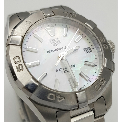 183 - A Tag Heuer Aquaracer, 300 Meters Quartz Ladies Watch. Stainless steel bracelet and case - 34mm. Mot... 