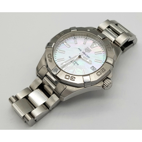 183 - A Tag Heuer Aquaracer, 300 Meters Quartz Ladies Watch. Stainless steel bracelet and case - 34mm. Mot... 