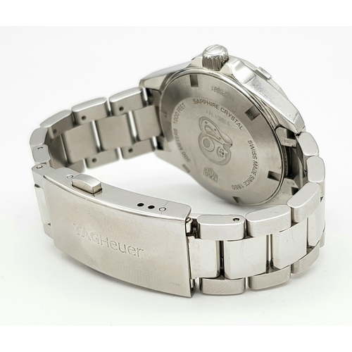 183 - A Tag Heuer Aquaracer, 300 Meters Quartz Ladies Watch. Stainless steel bracelet and case - 34mm. Mot... 