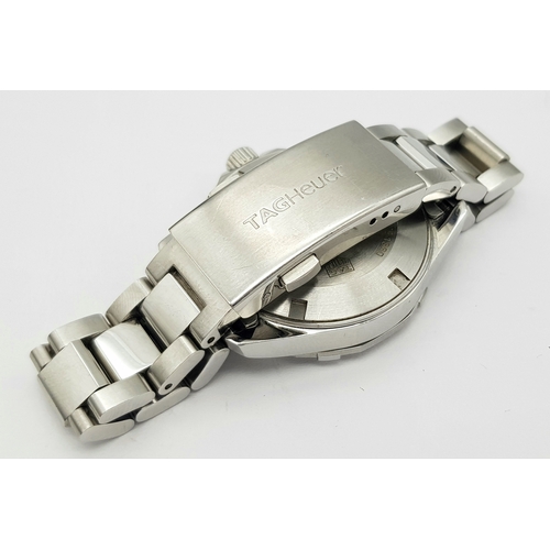 183 - A Tag Heuer Aquaracer, 300 Meters Quartz Ladies Watch. Stainless steel bracelet and case - 34mm. Mot... 