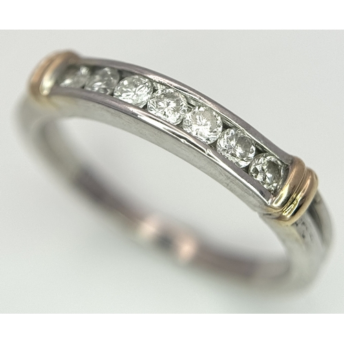 194 - AN 18K BI-COLOURED GOLD DIAMOND SET BAND RING. 0.25CTW, 3G TOTAL WEIGHT. SIZE K. Ref: SC 2089