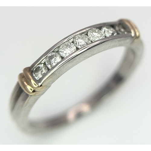 194 - AN 18K BI-COLOURED GOLD DIAMOND SET BAND RING. 0.25CTW, 3G TOTAL WEIGHT. SIZE K. Ref: SC 2089