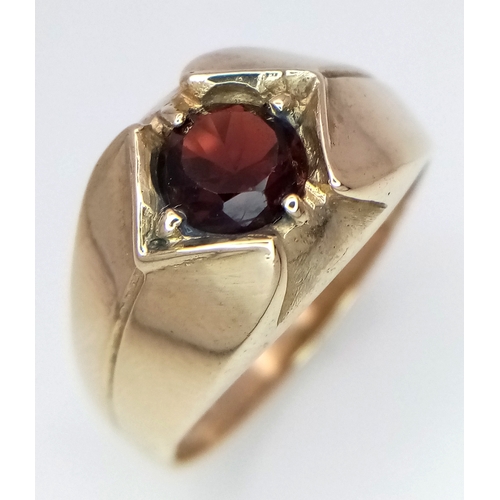 209 - A Vintage, Stylish, 9K Yellow Gold and Garnet, Gents Signet Ring. Size S. 4g.