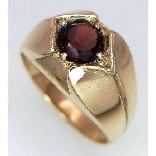 209 - A Vintage, Stylish, 9K Yellow Gold and Garnet, Gents Signet Ring. Size S. 4g.