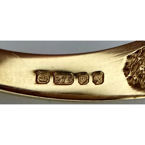 209 - A Vintage, Stylish, 9K Yellow Gold and Garnet, Gents Signet Ring. Size S. 4g.