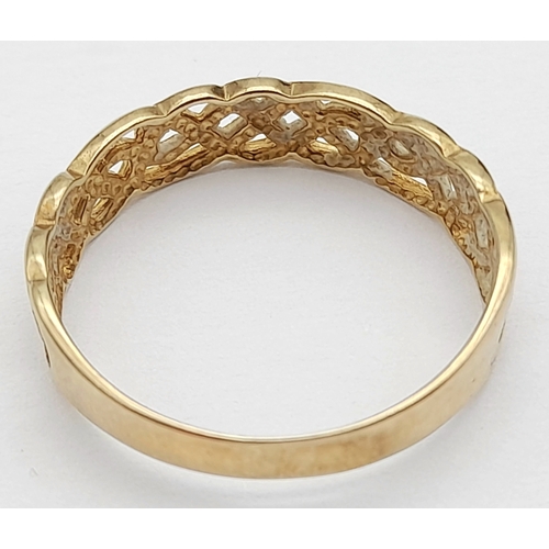 238 - Vintage 9 CARAT GOLD ‘CELTIC’ DESIGN RING. Full UK hallmark.1.3 grams. Size M - M 1/2.