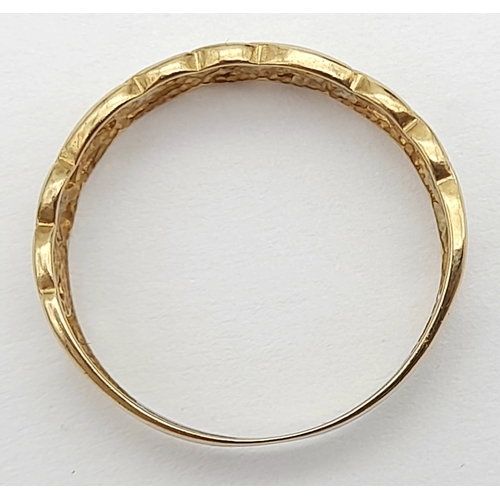 238 - Vintage 9 CARAT GOLD ‘CELTIC’ DESIGN RING. Full UK hallmark.1.3 grams. Size M - M 1/2.