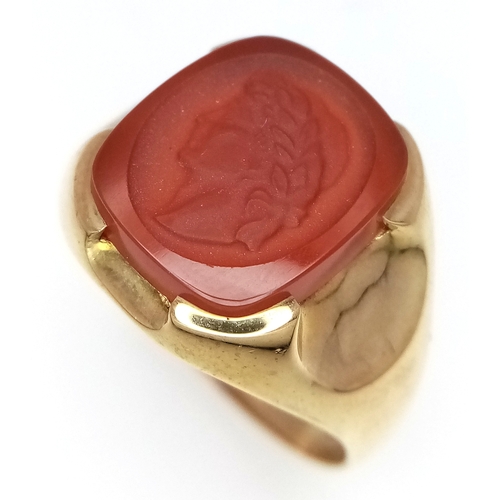 244 - A Vintage 9K Yellow Gold, Carnelian, Intaglio, Gents Signet Ring. Size U. 5.48g.
