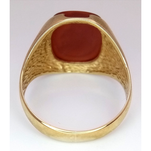 244 - A Vintage 9K Yellow Gold, Carnelian, Intaglio, Gents Signet Ring. Size U. 5.48g.