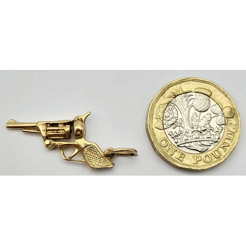 316 - A 9K YELLOW GOLD PISTOL/GUN CHARM/PENDANT WITH MOVING PARTS. 3G. 32mm x 15mm. Ref: SC 2014