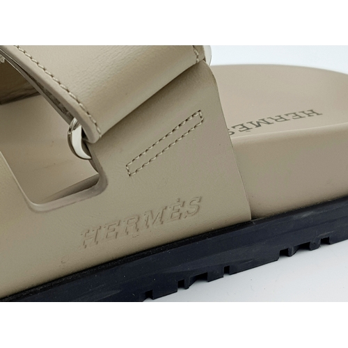212 - A pair of Hermès Chypre sandals. Beige Mastic calfskin leather upper with the signature 'H' cut-out ... 