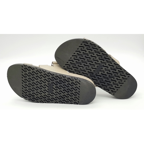 212 - A pair of Hermès Chypre sandals. Beige Mastic calfskin leather upper with the signature 'H' cut-out ... 