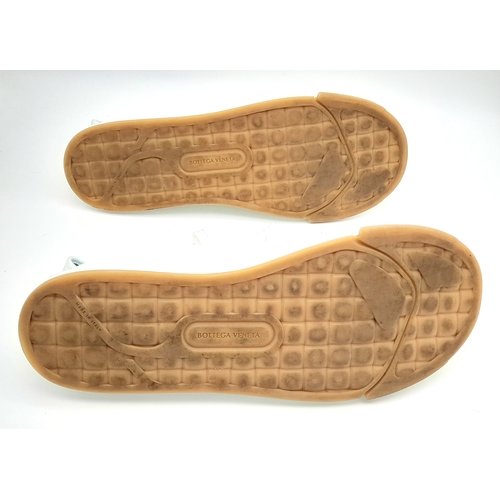 328 - A pair of Bottega Veneta Vulcan Canvas Sneakers. Optic white canvas upper with tonal stitching, rein... 