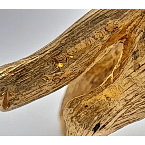 139 - A 9K Yellow Gold German Shepard Dog with Ruby Eyes Pendant/charm. 3cm. 7.2g.