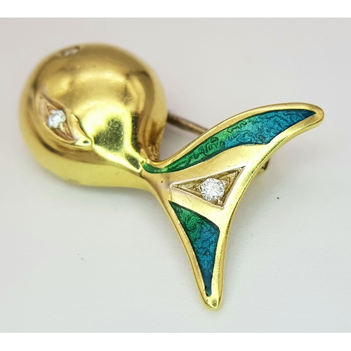 129 - An 18K Yellow Gold and Diamond Fish Brooch. Enamel accents. 22mm. 4.2g.