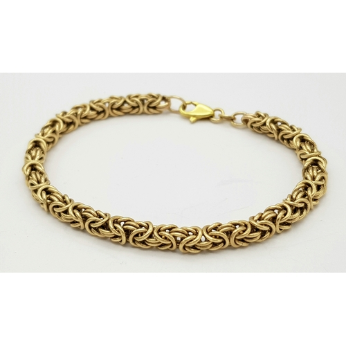 100 - A 9K Yellow Gold Byzantine Bracelet. 17cm. 18.2g.