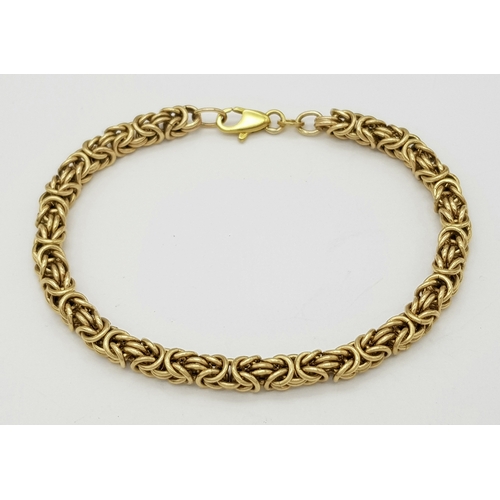 100 - A 9K Yellow Gold Byzantine Bracelet. 17cm. 18.2g.