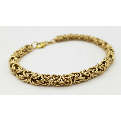 100 - A 9K Yellow Gold Byzantine Bracelet. 17cm. 18.2g.