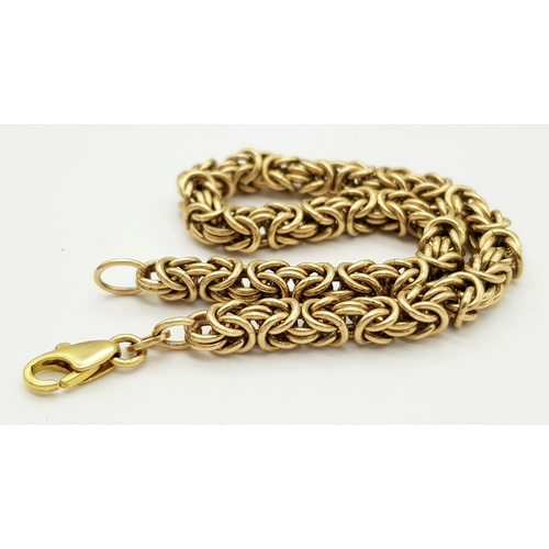 100 - A 9K Yellow Gold Byzantine Bracelet. 17cm. 18.2g.