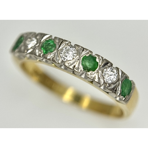 103 - AN 18K YELLOW GOLD VINTAGE DIAMOND AND EMERALD 7 STONE RING. 3.6G. SIZE N. SC-4100.