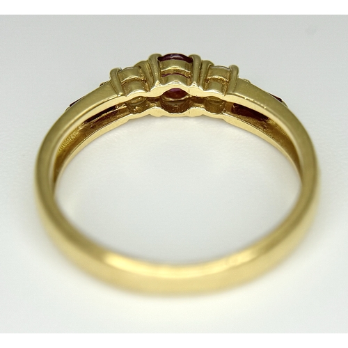 110 - AN 18K YELLOW GOLD DIAMOND AND RUBY SET RING. 2.3G. SIZE I. SC-4101.