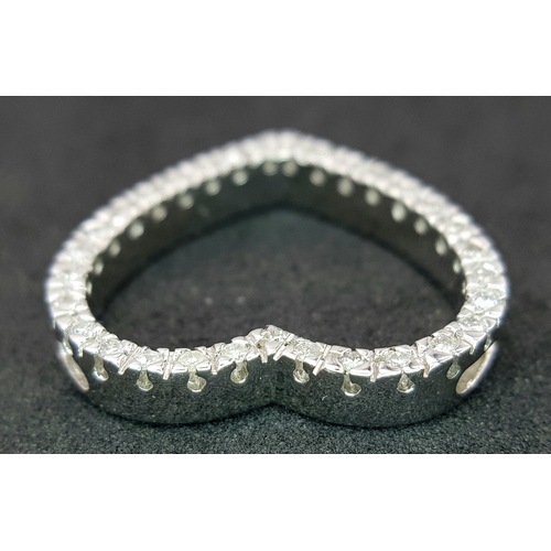 72 - AN 18K WHITE GOLD DIAMOND SET OPEN HEART PENDANT 0.25CT , 3.4G TOTAL WEIGHT, 2CM x 2CM. REF: JP 3002