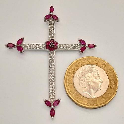 82 - AN 18K WHITE GOLD DIAMOND AND RUBY SET CROSS PENDANT. 4.1G. 6CM. SC-4084.