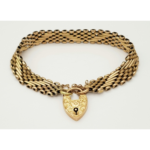 101 - A Lovely Vintage 9K Gold Intricate Link Patterned Bracelet with Heart Clasp. 18cm. 14.8g.