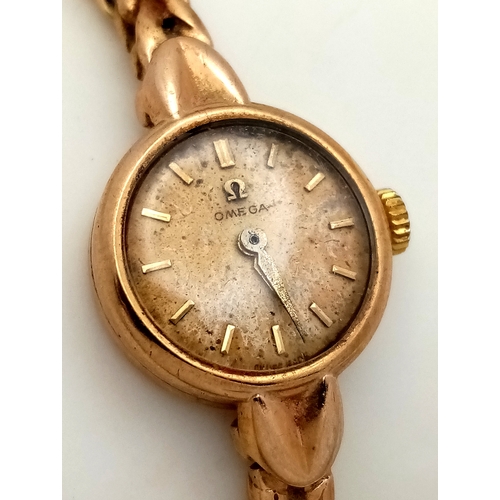 59 - A Vintage Omega 9K Gold Ladies Watch. 9k gold bracelet and case - 18mm. Patinaed dial. Mechanical, h... 