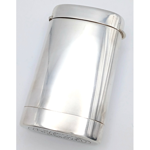 64 - An Italian 800 Silver Oval Lidded Cased Container. Comes with original carry case. 9 x 5.5cm. 115g.