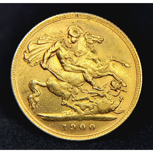 157 - A 1900 QUEEN VICTORIA OLD HEAD LONDON MINT HALF SOVEREIGN COIN. 22K GOLD. C-5009.