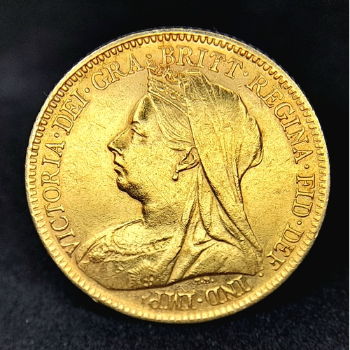 157 - A 1900 QUEEN VICTORIA OLD HEAD LONDON MINT HALF SOVEREIGN COIN. 22K GOLD. C-5009.