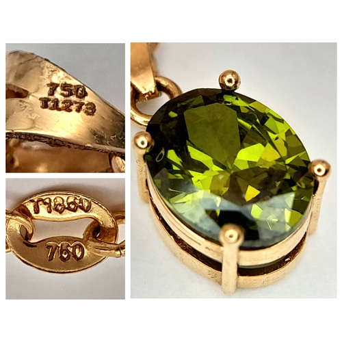 174 - An 18K Yellow Gold and Peridot Pendant on an 18K Yellow Gold Disappearing Necklace. 15mm and 42cm. 2... 