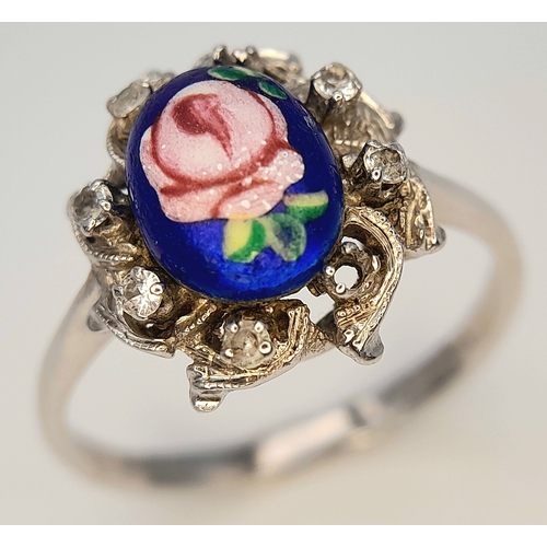 151 - An 18K WHITE GOLD FANCY FLORAL DESIGN DIAMOND SET RING. BEAUTIFUL PIECE. 4.7G TOTAL WEIGHT, SIZE R 1... 