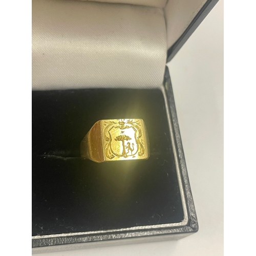 177 - An 18K Gold Crest Signet Ring. Size L, 5.1g weight. Comes with box. Ref: LU7