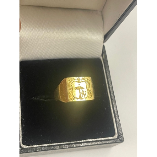 177 - An 18K Gold Crest Signet Ring. Size L, 5.1g weight. Comes with box. Ref: LU7