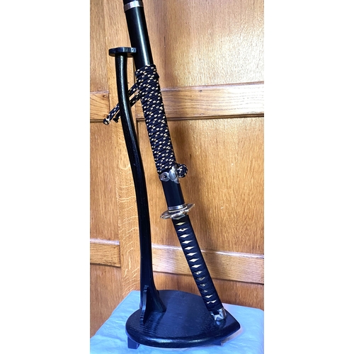 20 - An Incredible Ancient Japanese Sword - A rare Kamakura/Nanbokucho period tachi blade. A late 13th to... 