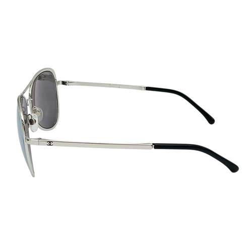 171 - A PAIR OF MIRRORED 