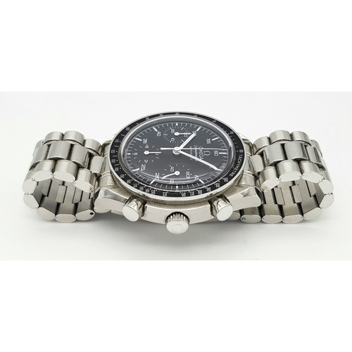38 - An Omega Speedmaster Automatic Chronograph Gents Watch. Stainless steel bracelet and case - 39mm. Bl... 
