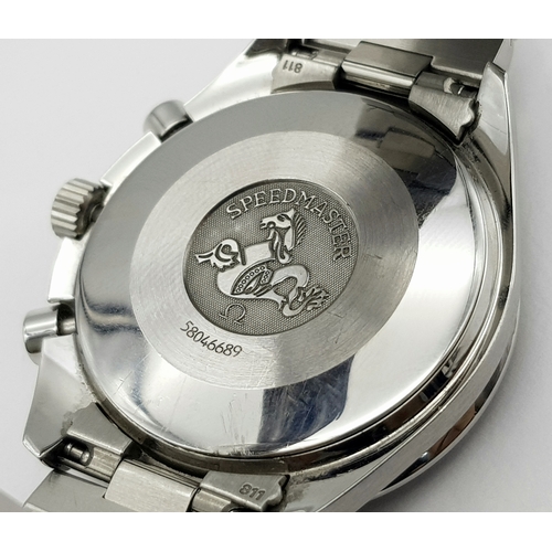 38 - An Omega Speedmaster Automatic Chronograph Gents Watch. Stainless steel bracelet and case - 39mm. Bl... 